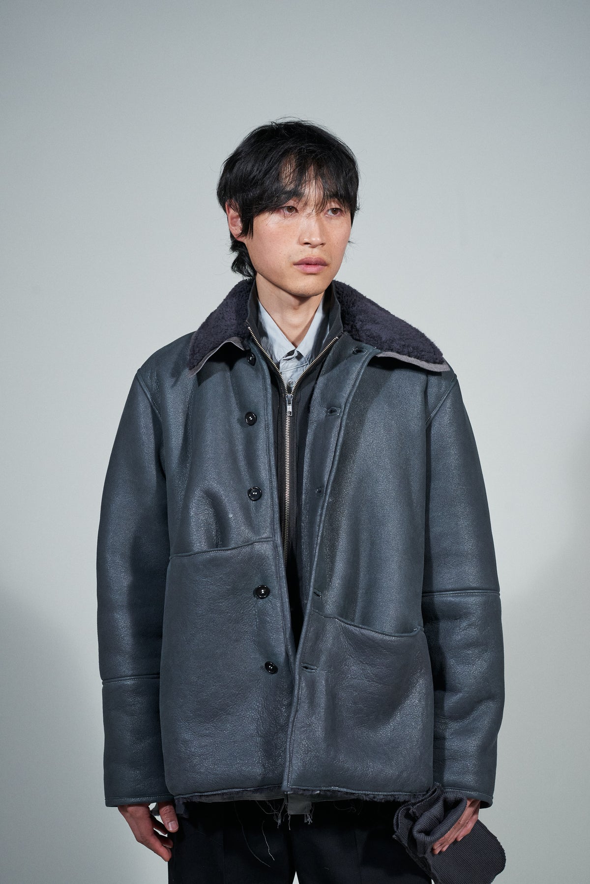 CF.22.16.04.01 SHEARLING COAT shearling grey