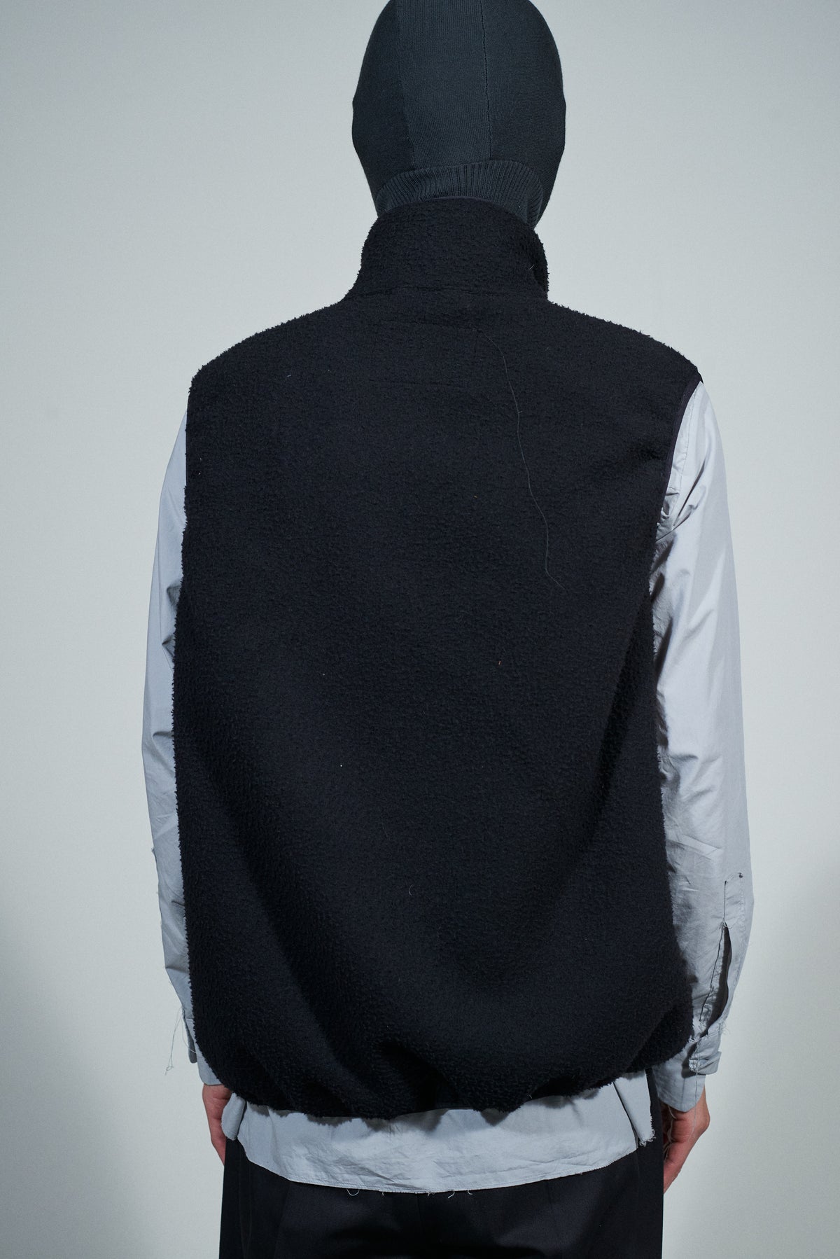 CF.22.05.04.01 FLEECE VEST pilled wool fleece black