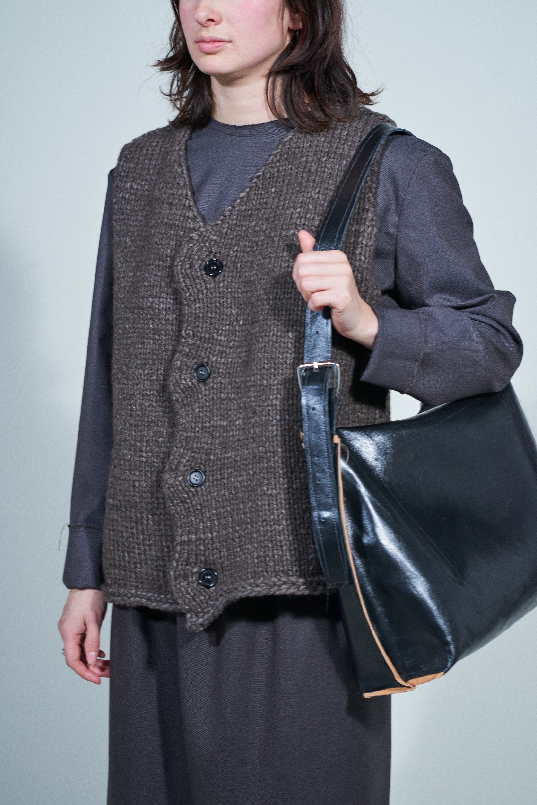 CF.22.03.05.01 WOBBLY V-NECK SPENCER handknit natural brown melange