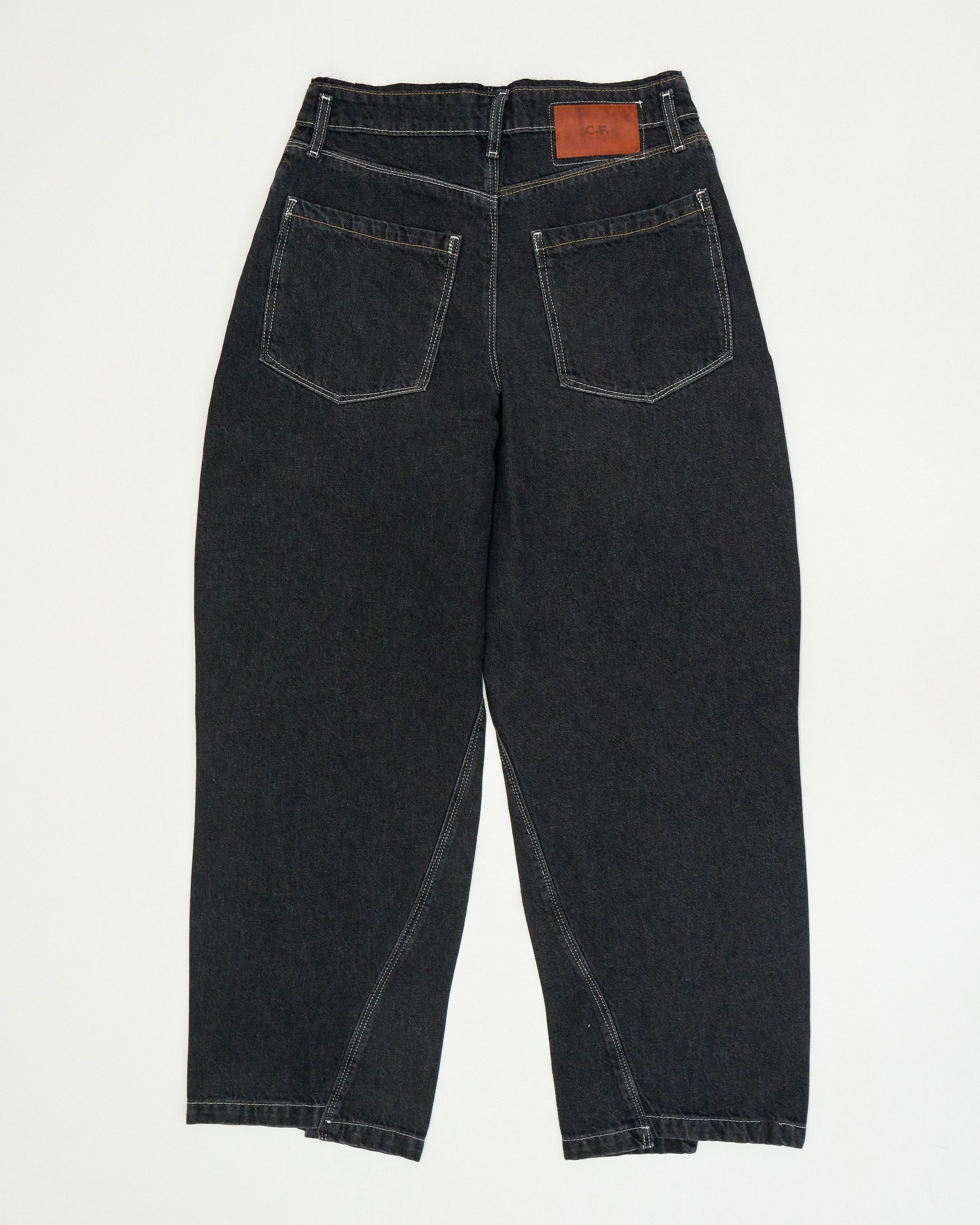 CF. EXCLUSIVE CROPPED WOBBLY JEANS black