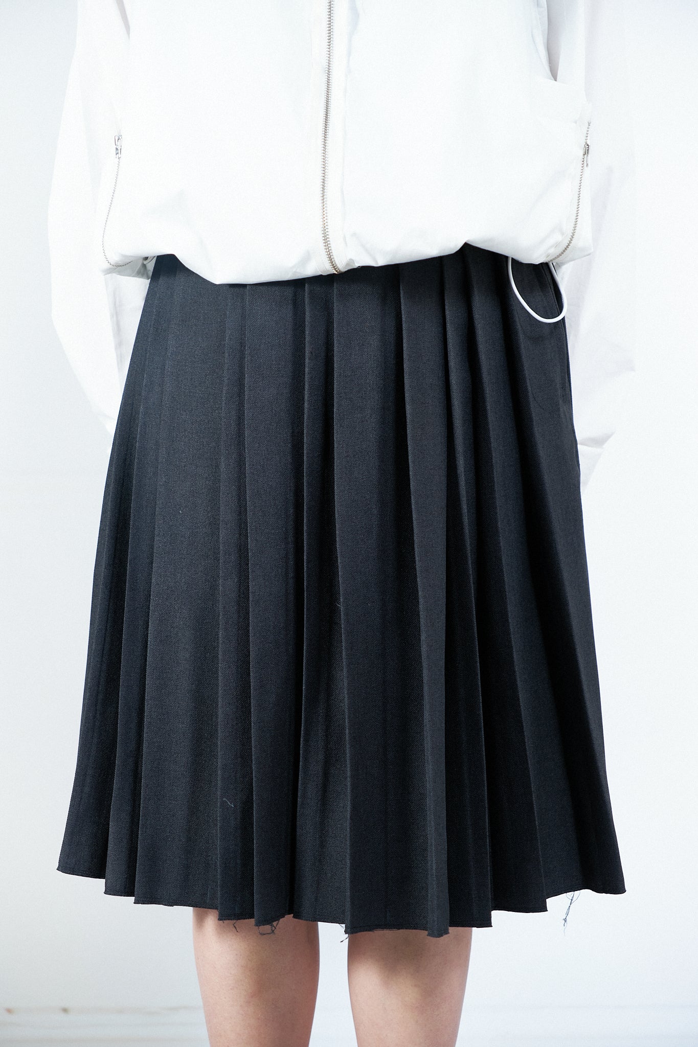 CF.20.07.02.01 PLEAT SKIRT grey