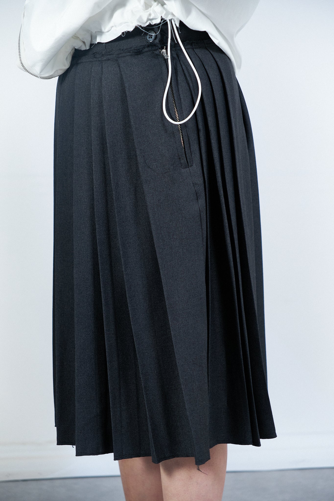 CF.20.07.02.01 PLEAT SKIRT grey