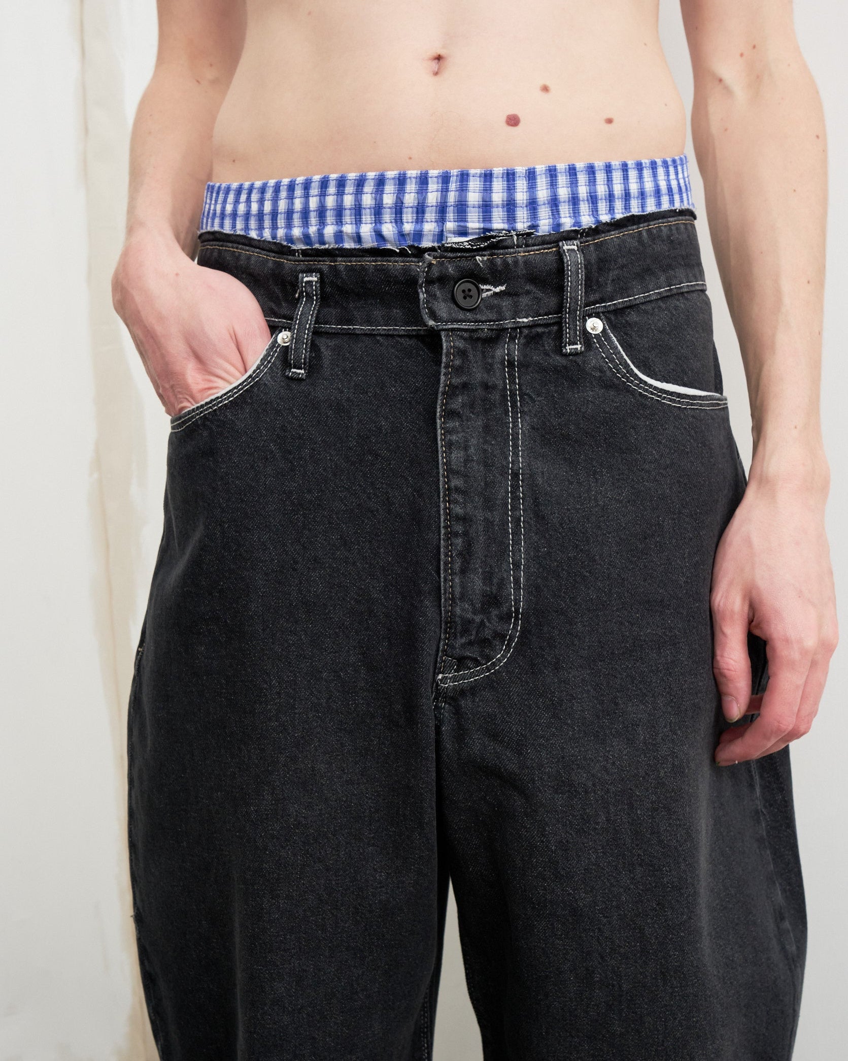 CF. EXCLUSIVE CROPPED WOBBLY JEANS black