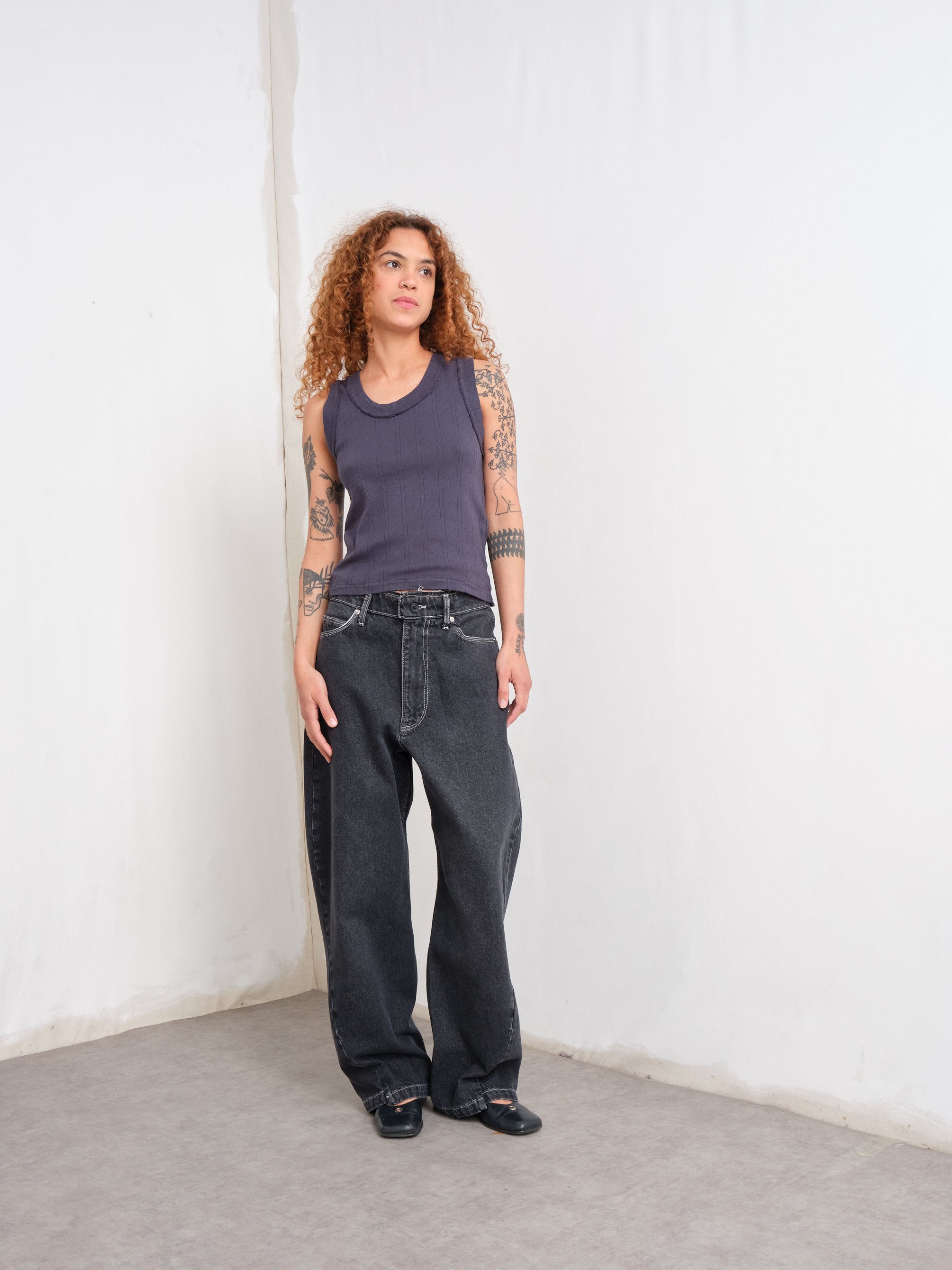 CF. EXCLUSIVE CROPPED WOBBLY JEANS black