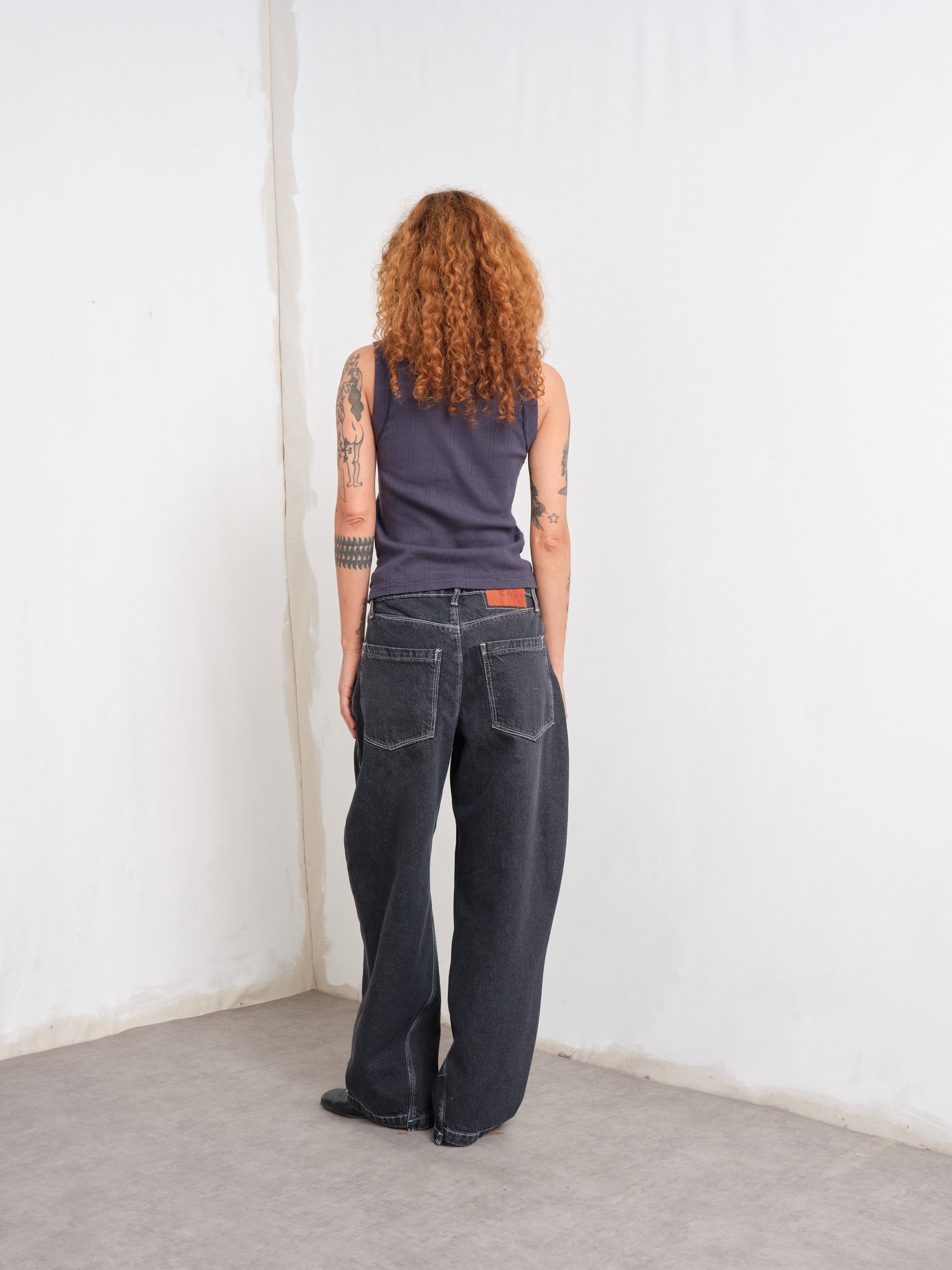 CF. EXCLUSIVE CROPPED WOBBLY JEANS black