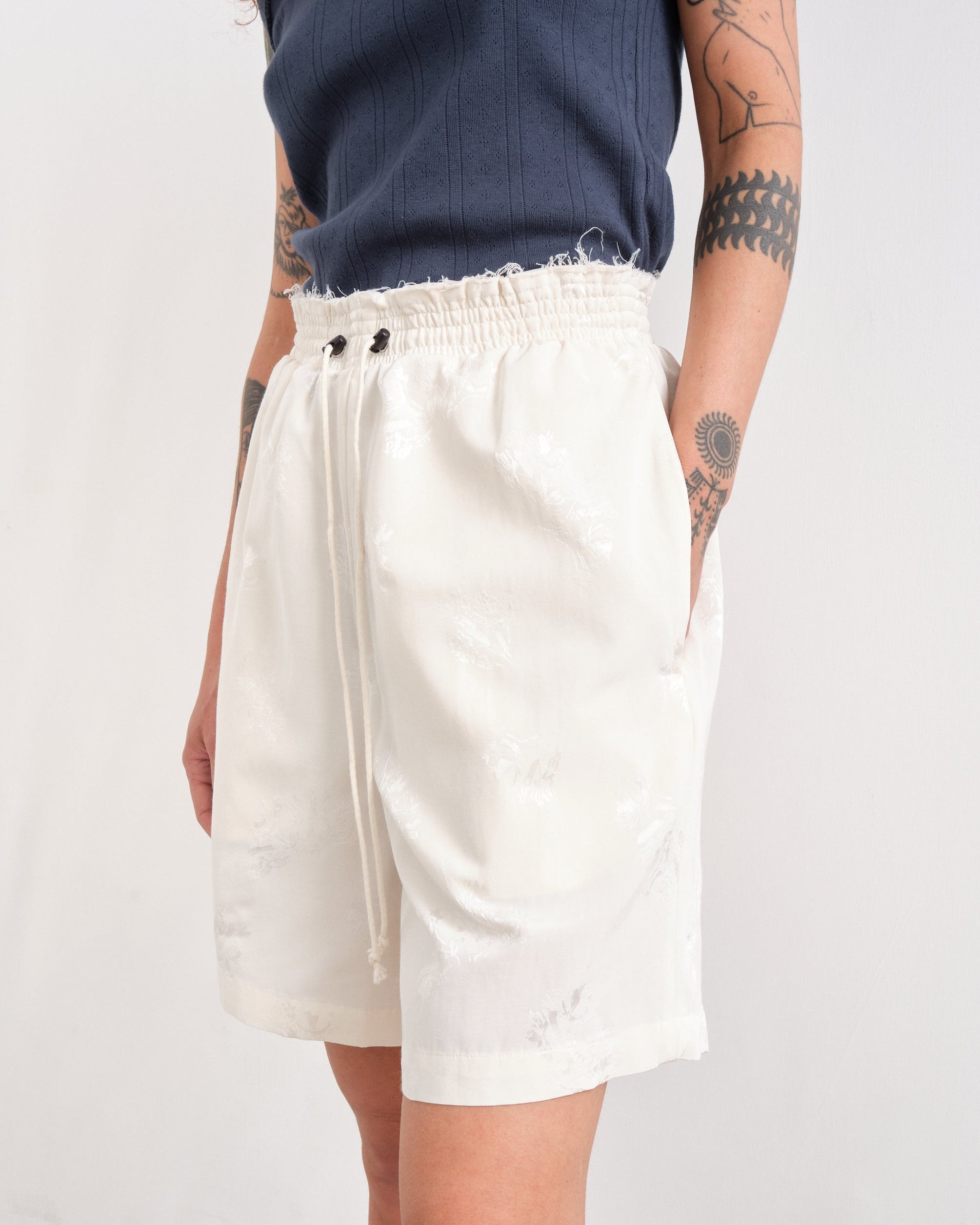 CF. EXCLUSIVES KNEE SHORTS flower jacquard