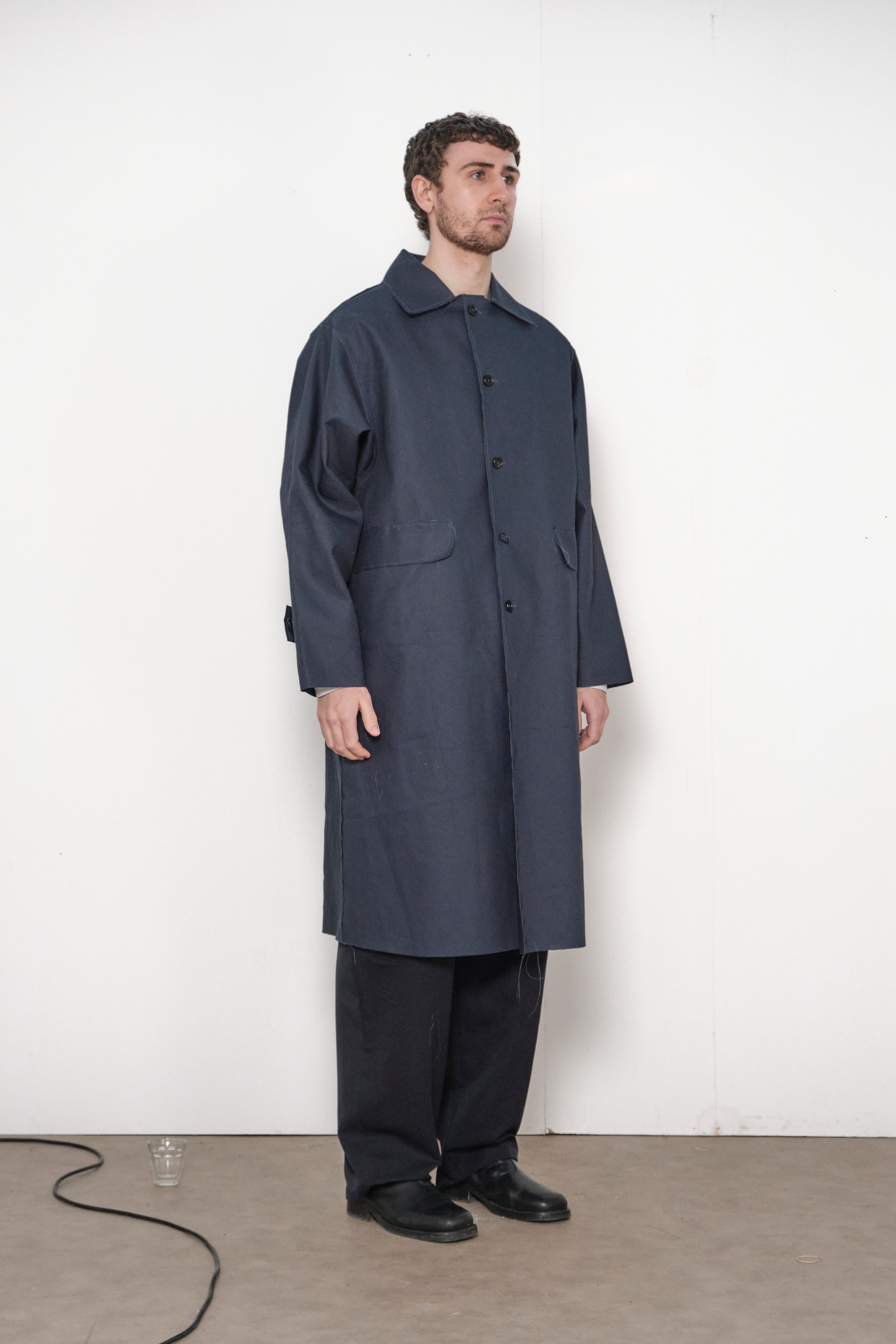 ONE OFF LONG MACKINTOSH navy – Camiel Fortgens