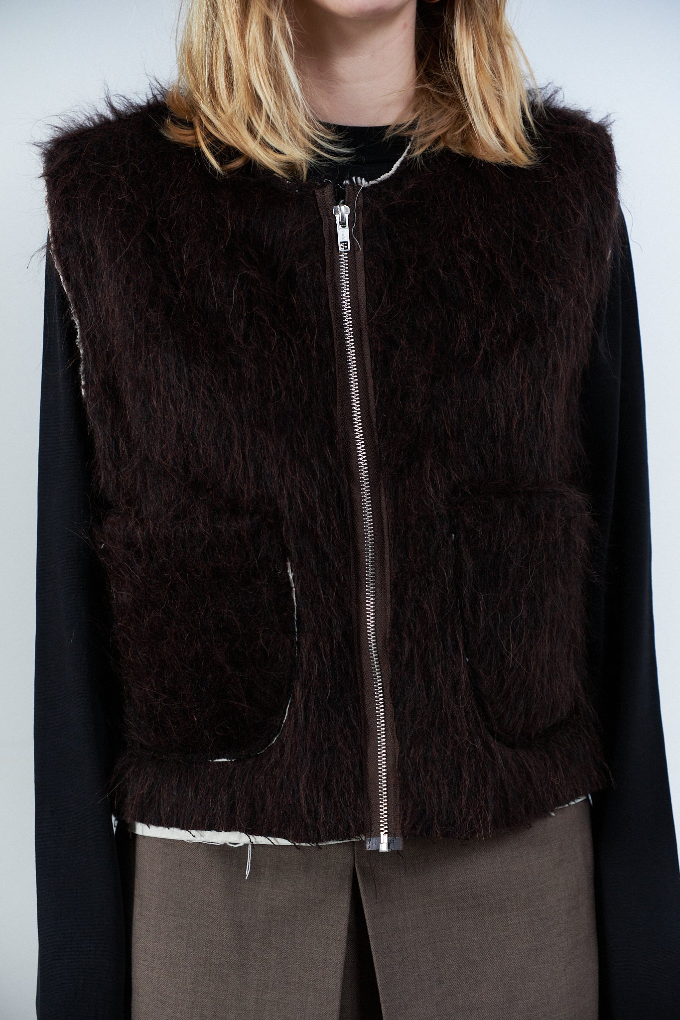 CF.20.05.01.01 SQUARE ZIP VEST brown