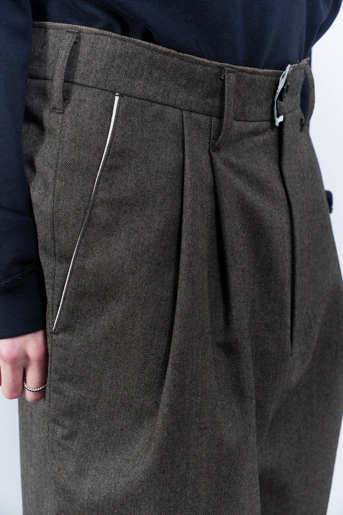 CF.20.06.11.01 SLIM SUIT SHORTS herringbone