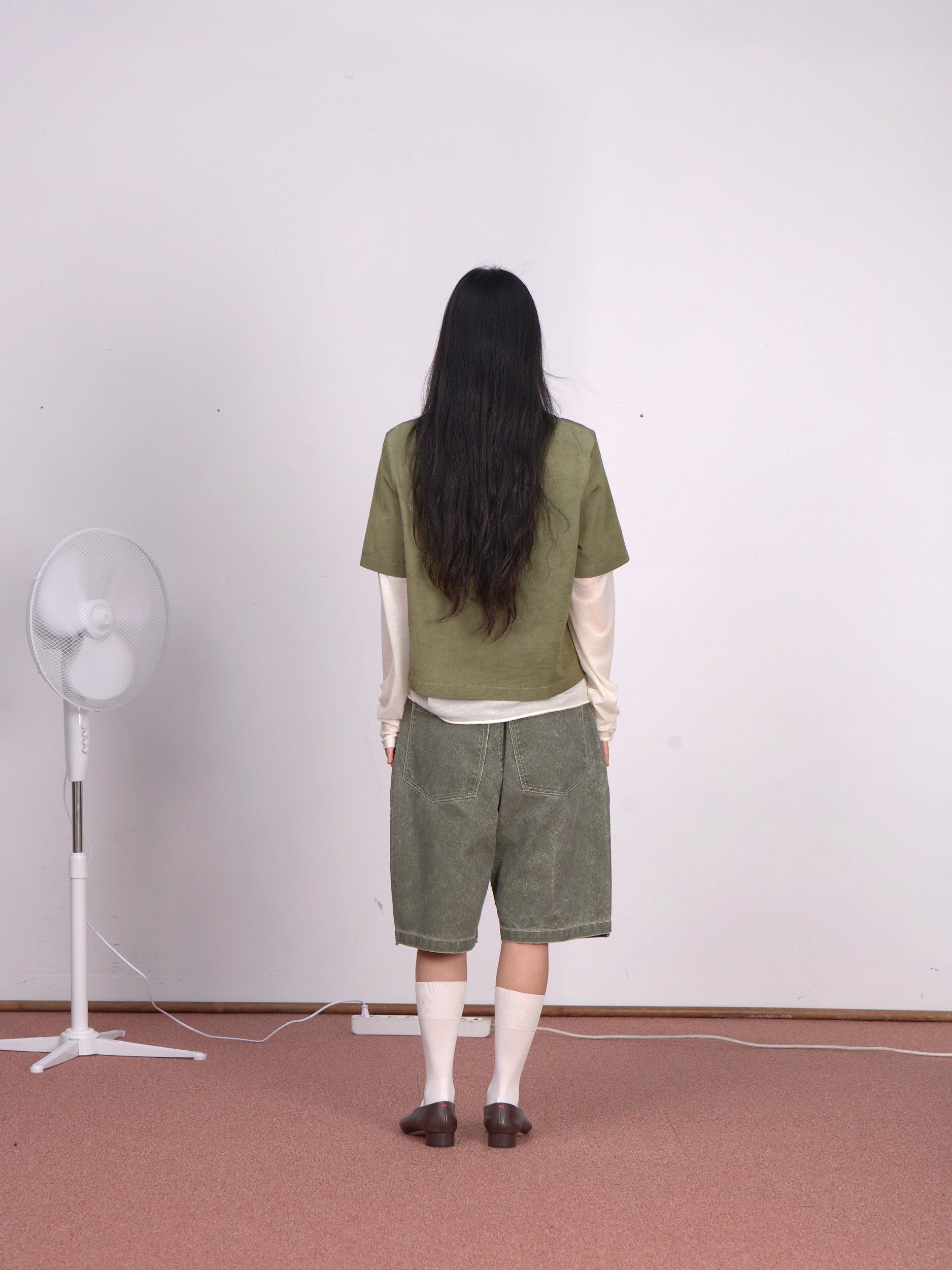 CF.23.15.01.01 WIDE SHORTS coated denim green