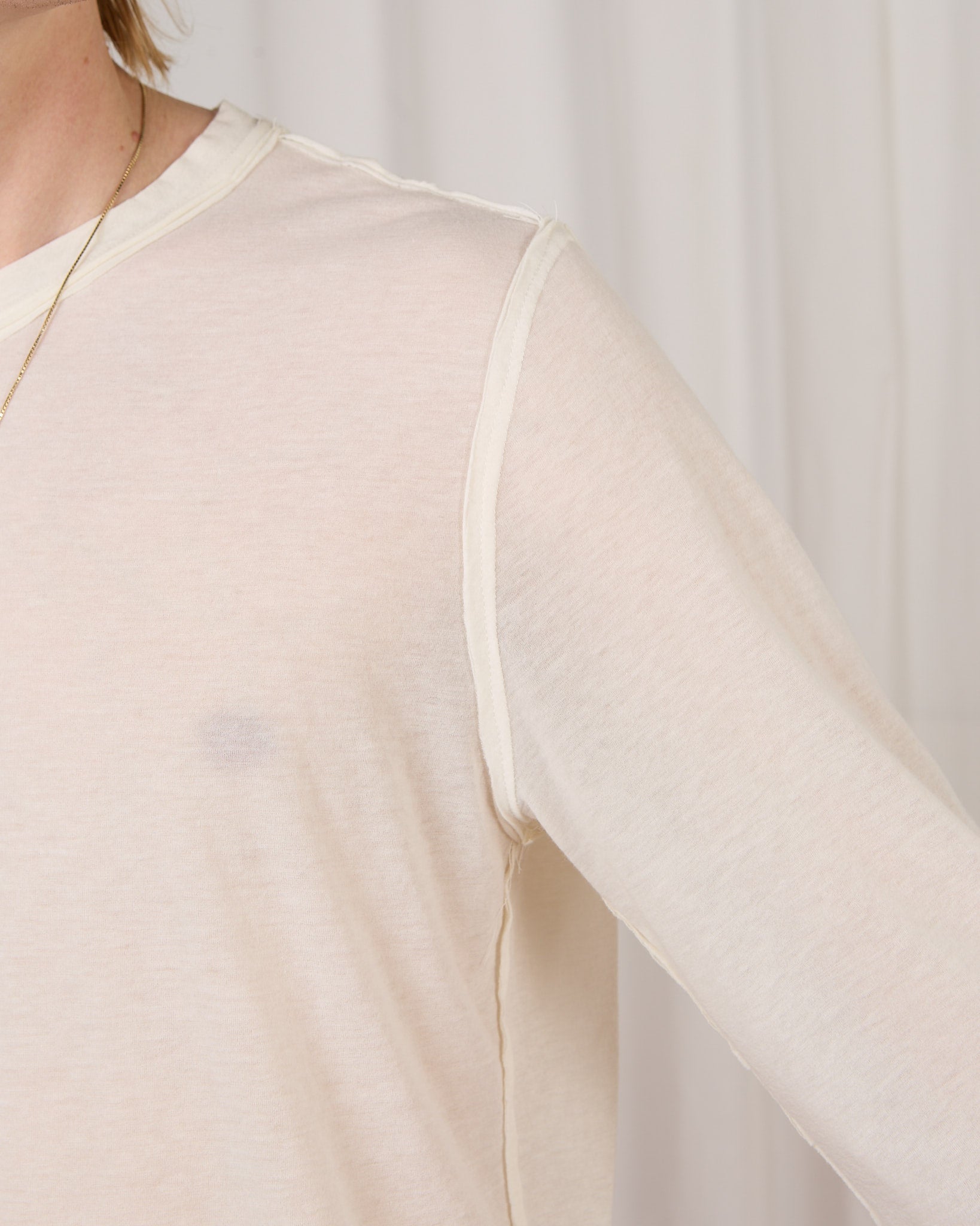 CF.23.01.09.01 V-NECK NORMAL TEE LS wool/jersey off-white