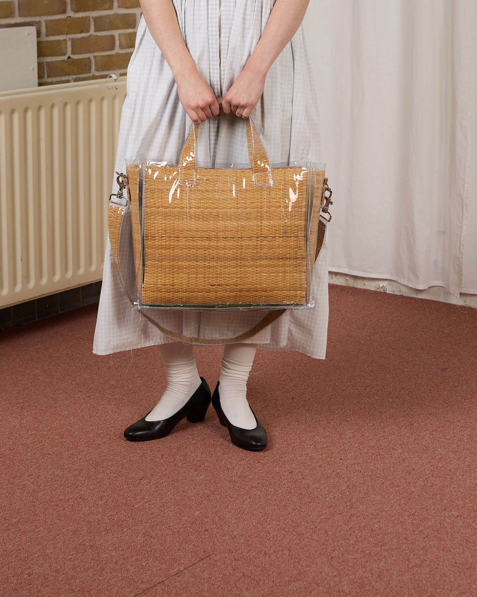 CF.23.17.11 RESEARCH SHOPPER straw + vinyl sand