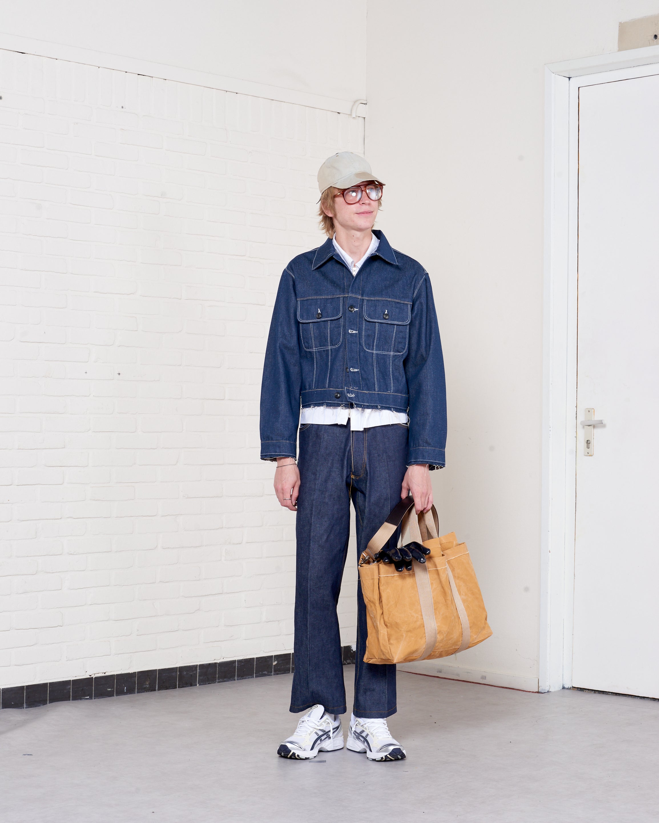 CF.21.11.04.02 WORKER SHOPPER washed sand
