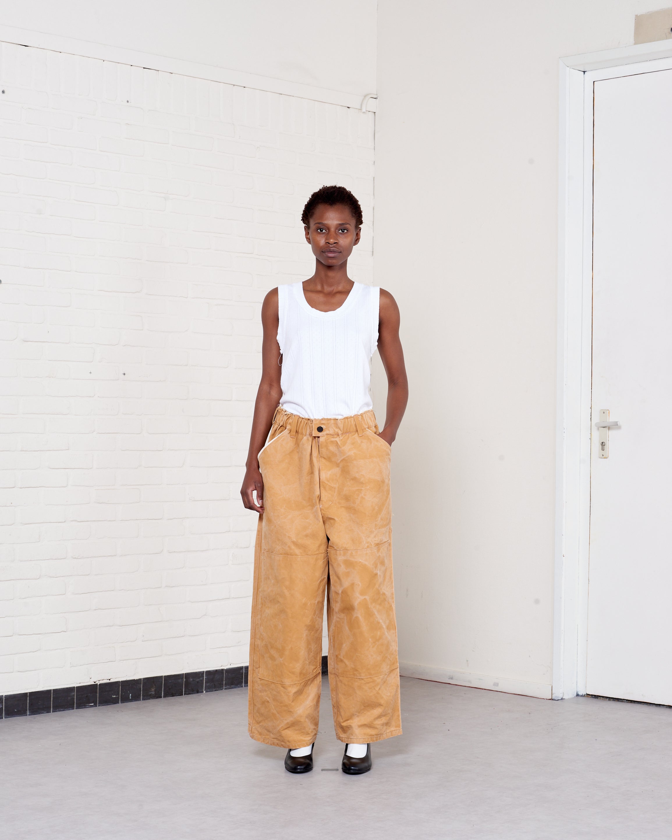 ANCELLM LINENSUEDE DECK PANTS オーバーオール CF.21.06.05.01 TOPLESS OVERALLS sand – Camiel Fortgens